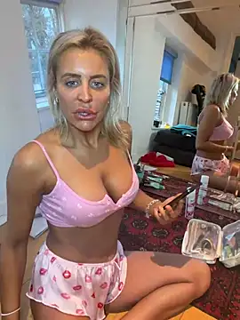 Snapshot of AliceDx chatting on 02.02.26 AliceDx online show from 02.02.26