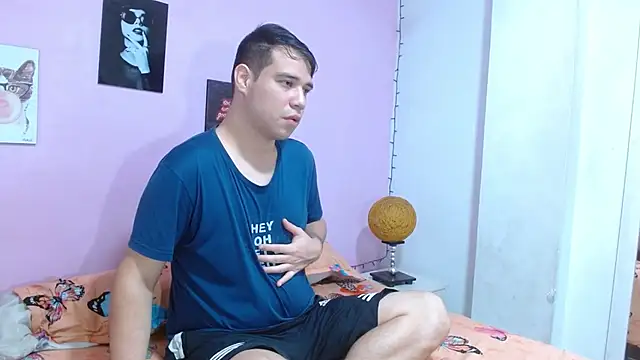 Snapshot of queen_night19 chatting on 01.12.26 queen night19 online show from 01.12.26