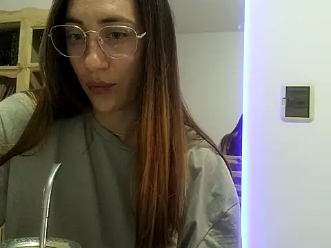 Snapshot of Noracherry chatting on 02.19.26 Noracherry online show from 02.19.26