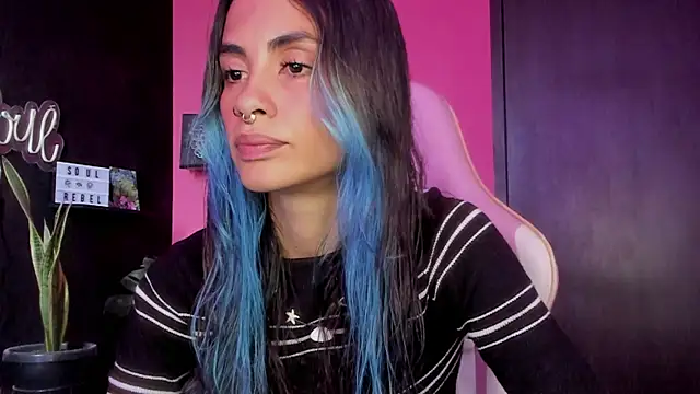 Snapshot of azula_lillet chatting on 08.04.26 azula lillet online show from 08.04.26