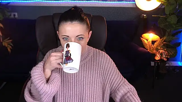 Dafni Monn online show from 11.19.25