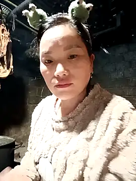 Snapshot of yu--yo chatting on 02.20.26 yu--yo online show from 02.20.26