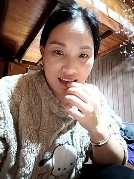 Snapshot of yu--yo chatting on 02.25.26 yu--yo online show from 02.25.26