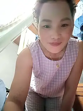 Snapshot of yu--yo chatting on 03.18.26 yu--yo online show from 03.18.26