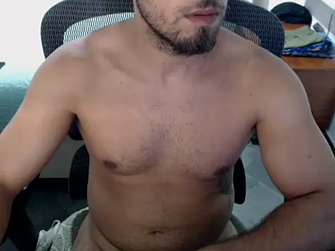 Snapshot of lucassouza18cm chatting on 01.08.26 lucassouza18cm online show from 01.08.26