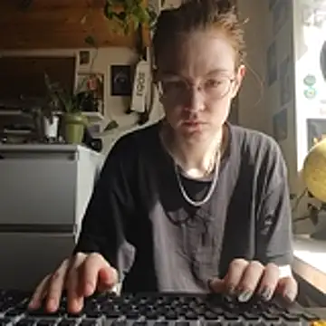 Shy Bamby online show from 05.03.26
