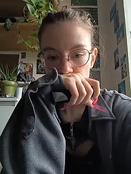 Snapshot of Shy_Bamby chatting on 06.17.26 Shy Bamby online show from 06.17.26