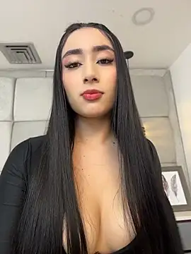 Snapshot of IvonneOwen chatting on 06.18.26 IvonneOwen online show from 06.18.26