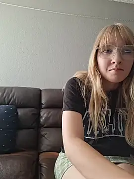 BunnySnowFlake online show from 04.22.26