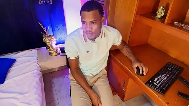 Snapshot of Latinblack_98 chatting on 01.10.26 Latinblack 98 online show from 01.10.26