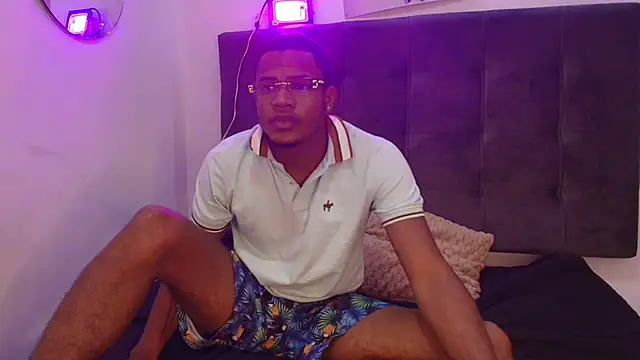 Snapshot of Latinblack_98 chatting on 01.11.26 Latinblack 98 online show from 01.11.26