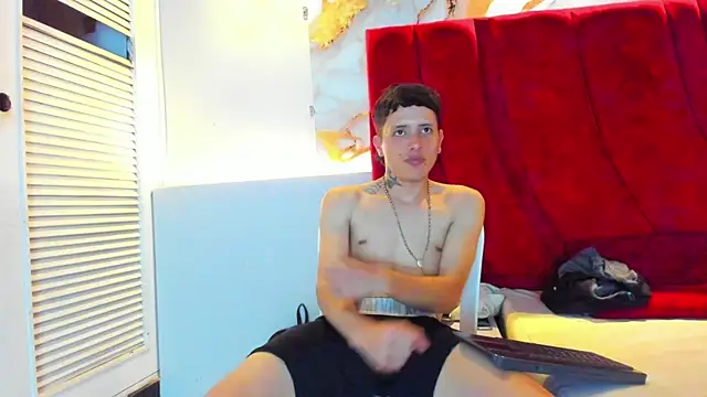 Snapshot of ESTEBAN_2102 chatting on 01.15.26 ESTEBAN 2102 online show from 01.15.26