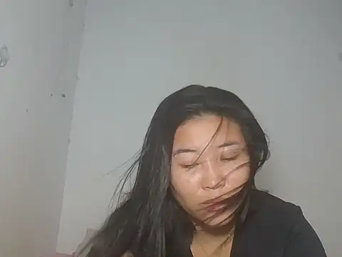 Snapshot of Zyeiii chatting on 06.25.26 Zyeiii online show from 06.25.26