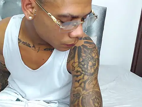 Snapshot of joelgarretx chatting on 01.10.26 joelgarretx online show from 01.10.26