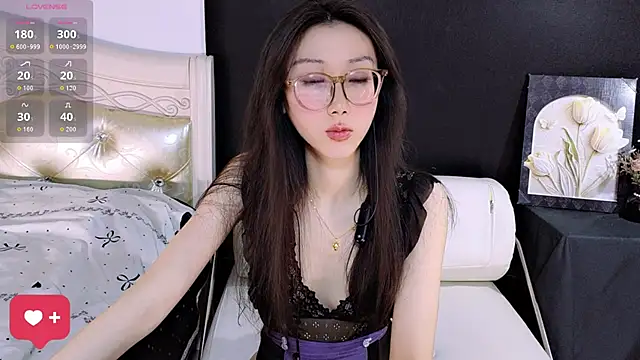 Queenbb88 online show from 04.28.26