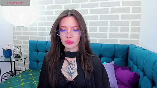 Snapshot of IvyDainty chatting on 05.18.26 IvyDainty online show from 05.18.26