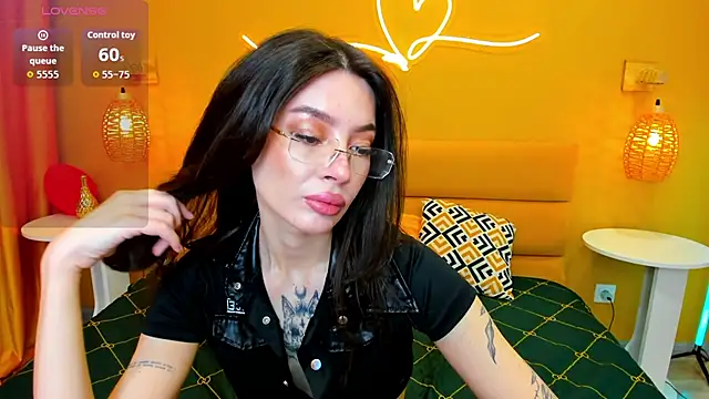 Snapshot of IvyDainty chatting on 06.18.26 IvyDainty online show from 06.18.26