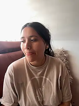 Veronica Wins  online show from 03.05.26