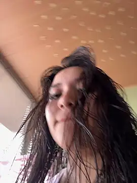 Veronica Wins  online show from 04.28.26