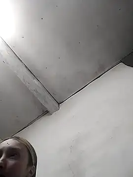 Olivia Kis online show from 02.03.26