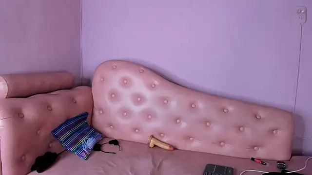 Snapshot of LeticiaHinkley chatting on 02.02.26 LeticiaHinkley online show from 02.02.26