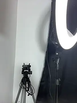 Snapshot of LeslyCooper1 chatting on 02.14.26 LeslyCooper1 online show from 02.14.26