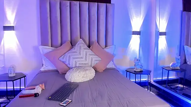 Isis Moon online show from 07.29.26