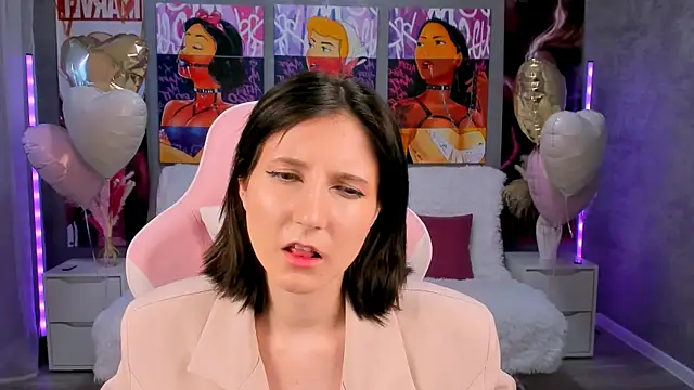 Snapshot of KikaOsterman chatting on 02.14.26 KikaOsterman online show from 02.14.26