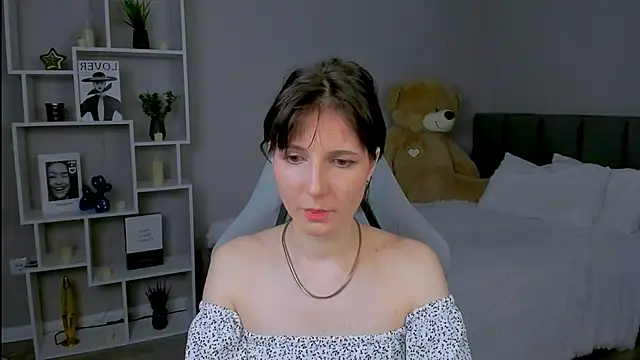 KikaOsterman online show from 04.22.26