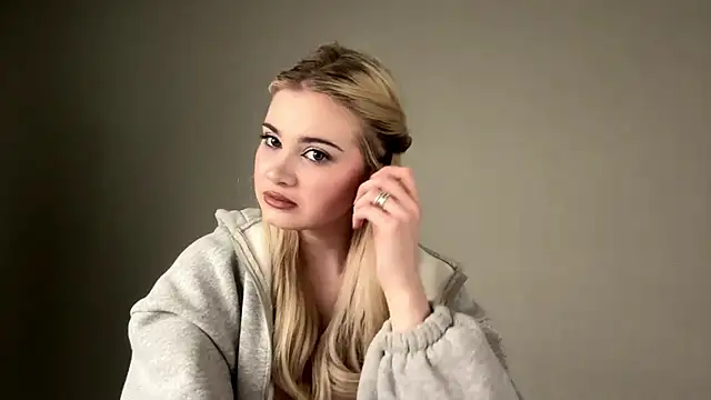 KariJarecke online show from 02.18.26