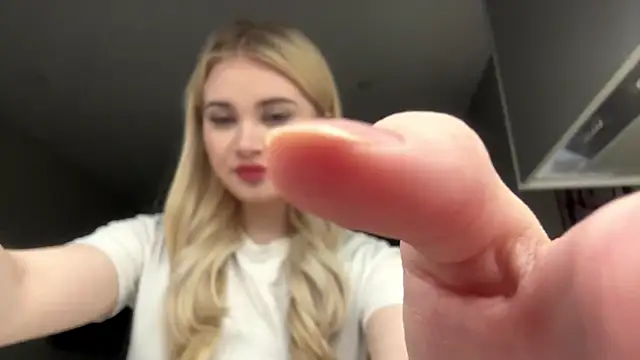 KariJarecke online show from 02.22.26