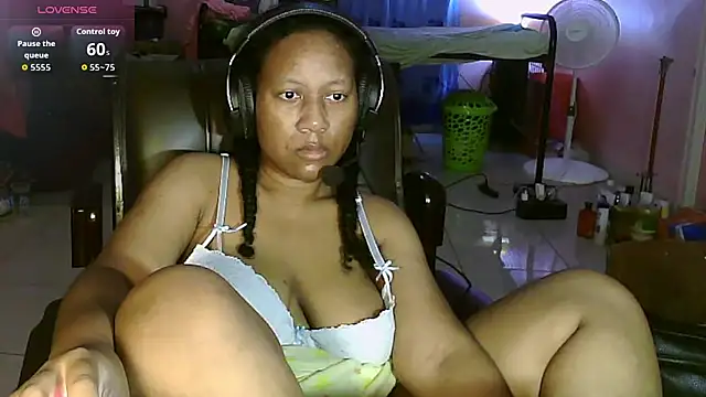 Snapshot of Eirondra_valeen chatting on 05.22.26 Eirondra valeen online show from 05.22.26
