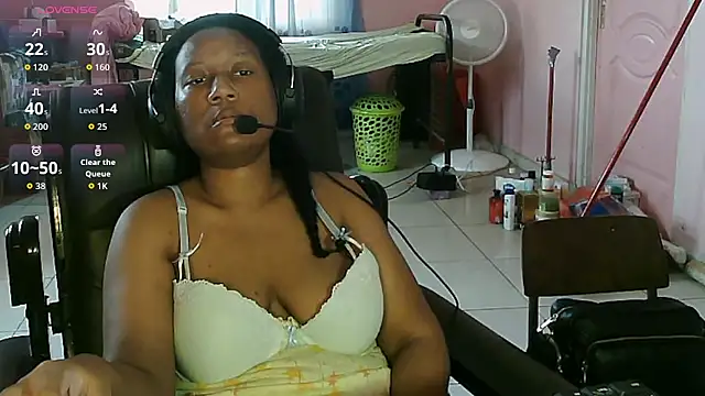 Snapshot of Eirondra_valeen chatting on 05.24.26 Eirondra valeen online show from 05.24.26