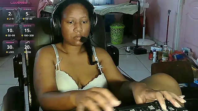 Snapshot of Eirondra_valeen chatting on 05.27.26 Eirondra valeen online show from 05.27.26