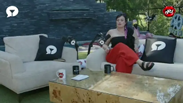 Snapshot of hollyrandall chatting on 02.27.26 hollyrandall online show from 02.27.26