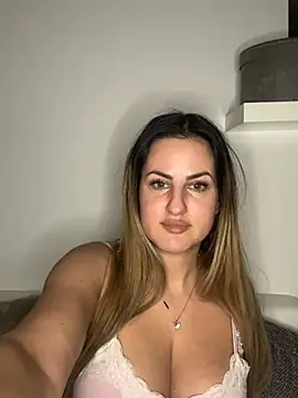 Snapshot of Liana-1 chatting on 02.11.26 Liana-1 online show from 02.11.26