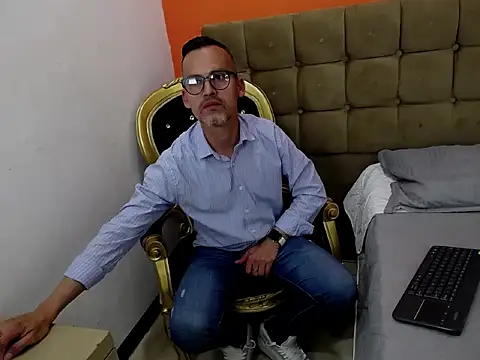 Snapshot of Oswalldo__ chatting on 02.04.26 Oswalldo online show from 02.04.26