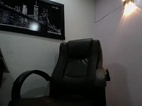 Snapshot of Oswalldo__ chatting on 02.14.26 Oswalldo online show from 02.14.26