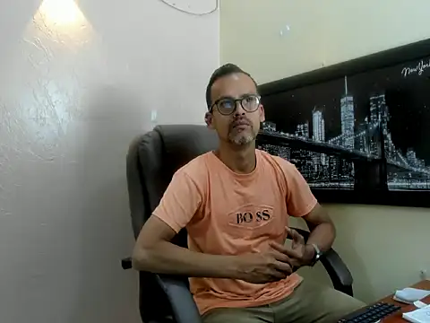 Snapshot of Oswalldo__ chatting on 03.06.26 Oswalldo online show from 03.06.26