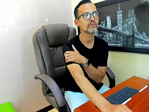 Snapshot of Oswalldo__ chatting on 03.12.26 Oswalldo online show from 03.12.26