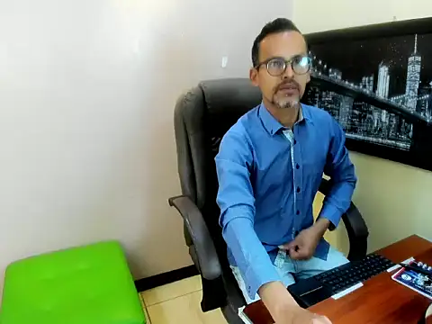 Snapshot of Oswalldo__ chatting on 03.17.26 Oswalldo online show from 03.17.26