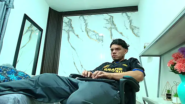 Enzo Turner online show from 02.03.26