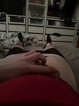 Snapshot of NotatingGrinder chatting on 03.06.26 NotatingGrinder online show from 03.06.26