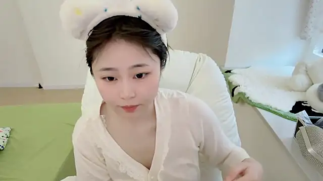 Snapshot of Onefiona chatting on 03.30.26 Onefiona online show from 03.30.26