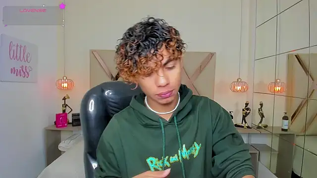 Snapshot of Anyelo_Twink chatting on 06.20.26 Anyelo Twink online show from 06.20.26