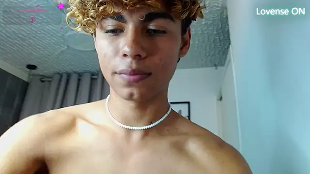 Snapshot of Anyelo_Twink chatting on 07.04.26 Anyelo Twink online show from 07.04.26