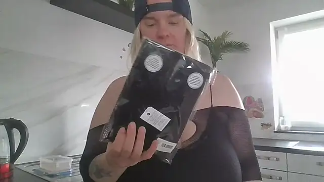 Snapshot of MinchenBienchen98 chatting on 03.17.26 MinchenBienchen98 online show from 03.17.26