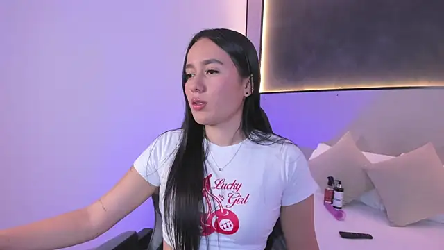 Snapshot of mia_slora chatting on 06.11.26 mia slora online show from 06.11.26