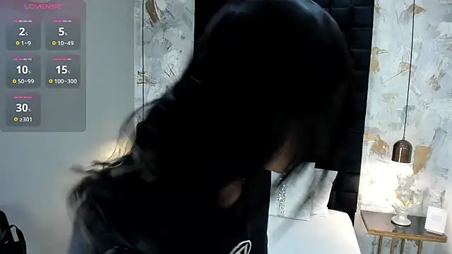 emily clarkk  online show from 02.24.26