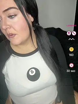 Snapshot of Miss_CurvesXXX chatting on 05.10.26 Miss CurvesXXX online show from 05.10.26